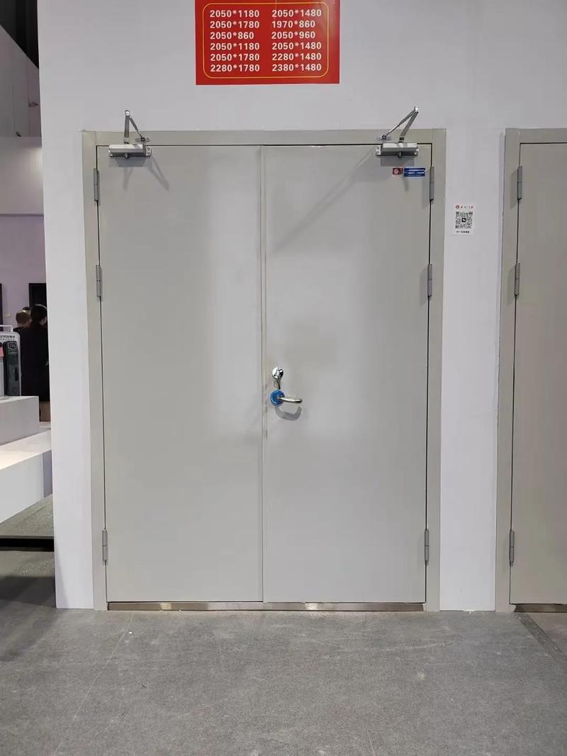 防火門現(xiàn)貨供應(yīng) 鋼制乙級與鋼木防火門的選擇與優(yōu)勢